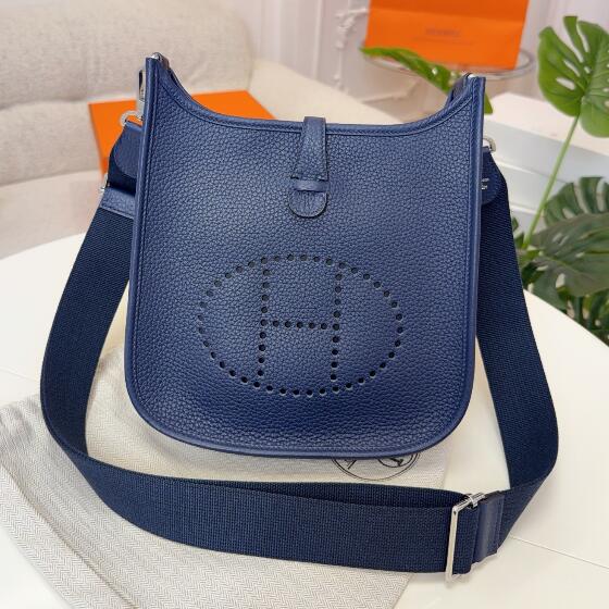 【エルメス HERMES】エブリン 23 トリヨンクレマンス ブルードプリュス シルバー金具 (100%マシン)